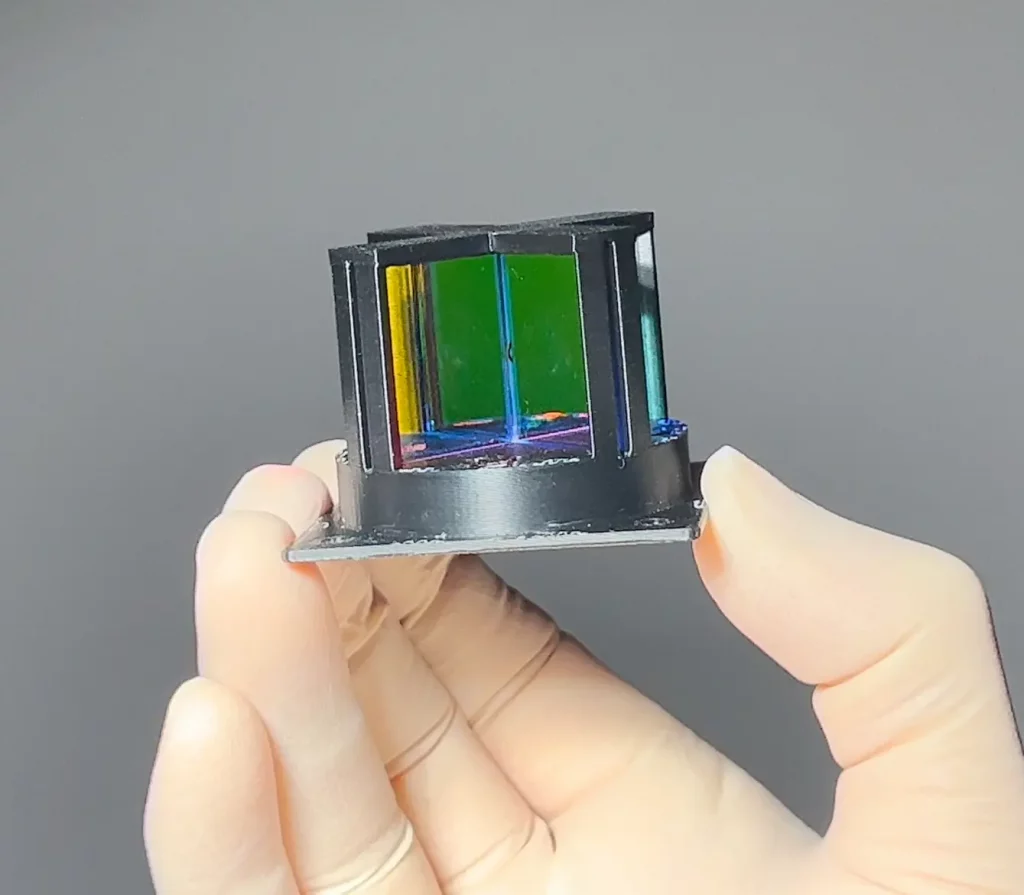 Strahlteiler für RGB-LED Anwendungen im Optikdesign und Optikentwicklung.